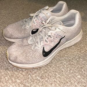 Nike Women's Athletic Shoes - Light Gray and Black